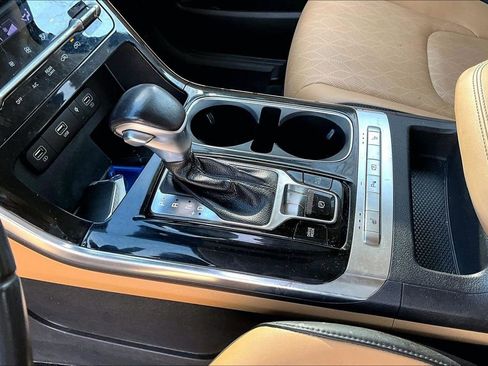 Used 2022 Kia Carnival EX image 19