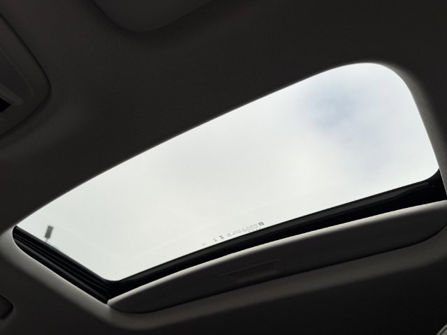 Used 2024 Chevrolet Trax ACTIV w/ Sunroof Package FWD image 11