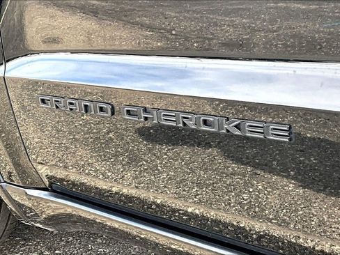 Used 2020 Jeep Grand Cherokee Altitude image 8