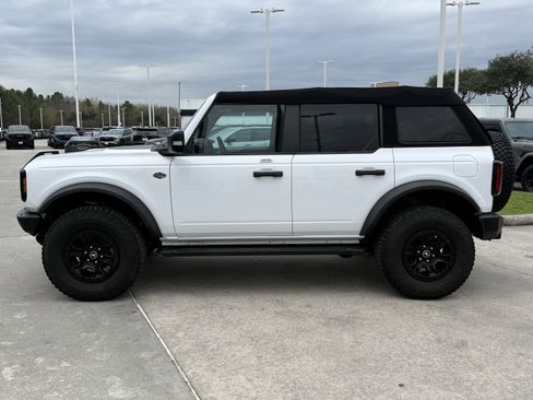 Used 2023 Ford Bronco Wildtrak image 8