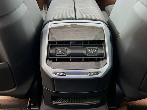 Used 2025 BMW 740i xDrive 740i xDrive image 28