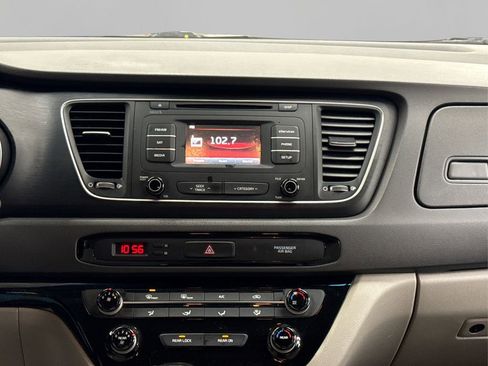 Used 2015 Kia Sedona LX w/ LX Convenience Package image 19