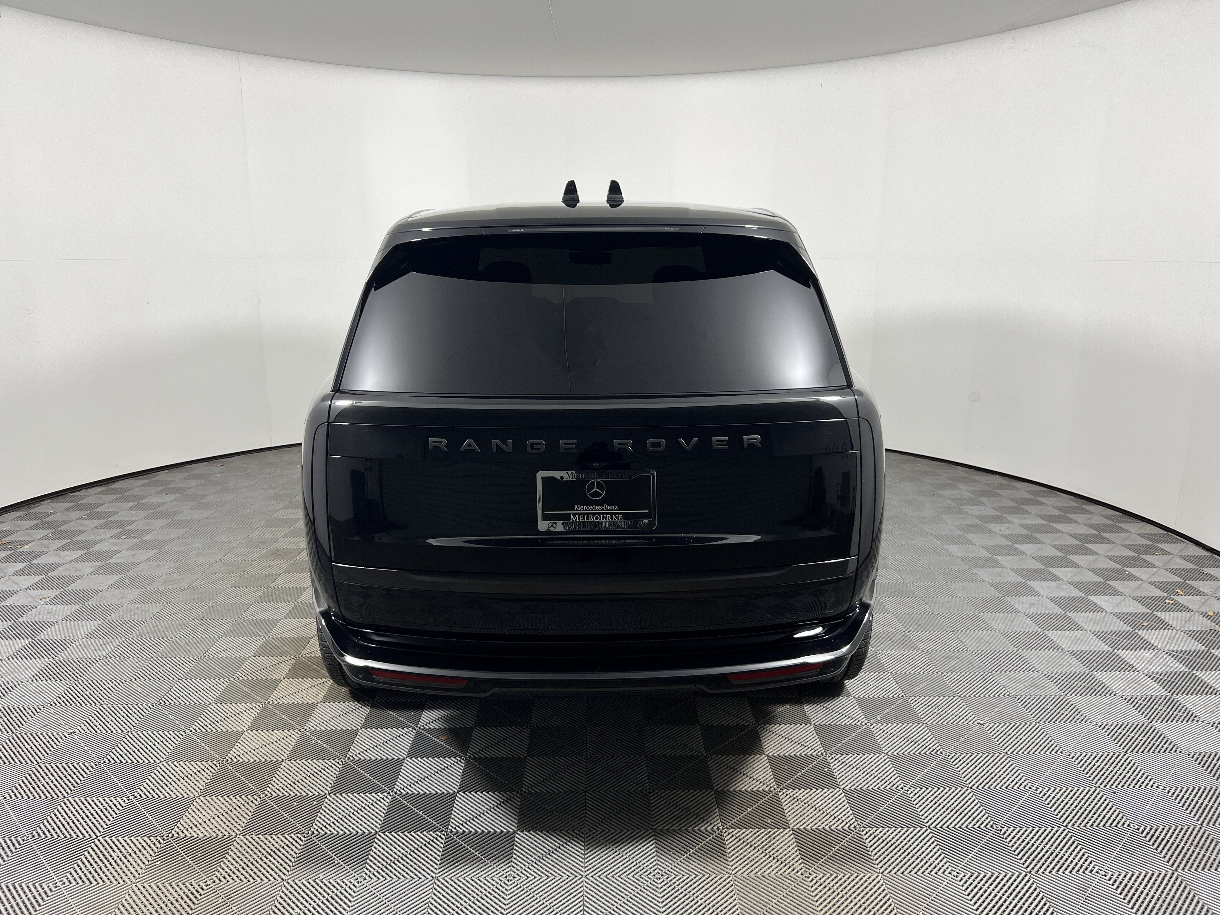 Used 2024 Land Rover Range Rover Long Wheelbase SE AWD/4WD image 4