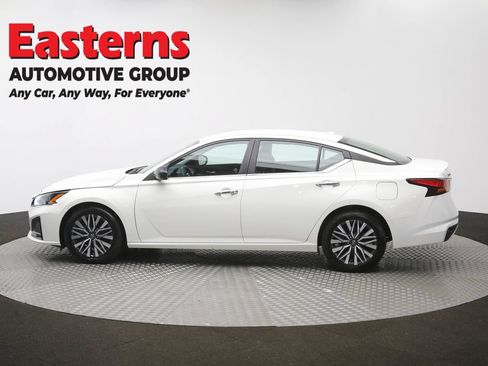 Used 2025 Nissan Altima 2.5 SV FWD image 59