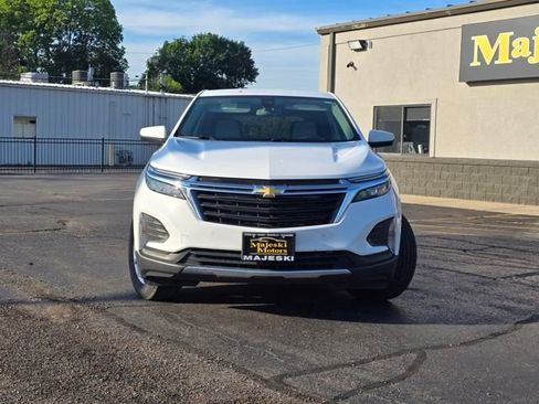 Used 2023 Chevrolet Equinox LT w/ Driver Convenience Package image 2