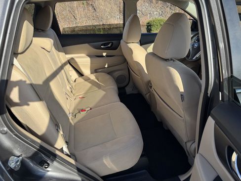 Used 2018 Nissan Rogue SV image 13