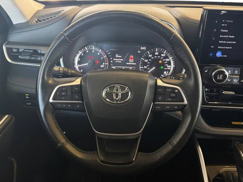 Used 2023 Toyota Highlander XLE FWD image 13
