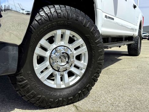 Used 2019 Ford F250 XLT image 2