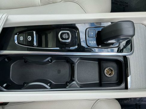 Used 2024 Volvo V60 B5 Cross Country Plus image 16