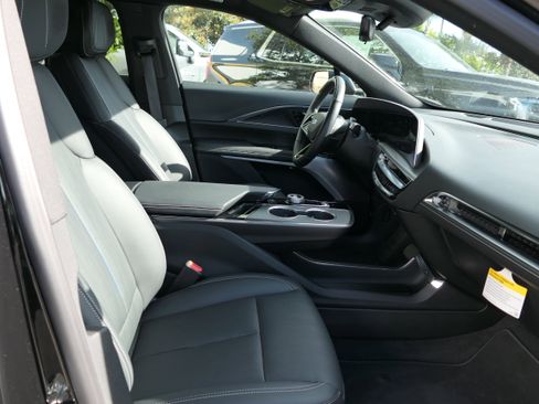 New 2026 Cadillac Lyriq Premium Luxury AWD/4WD image 28