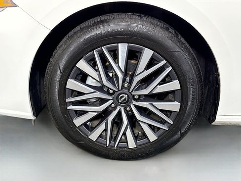 Used 2025 Nissan Altima 2.5 SV FWD image 38