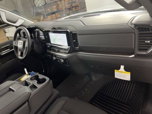 Used 2025 GMC Sierra 1500 SLE image 29