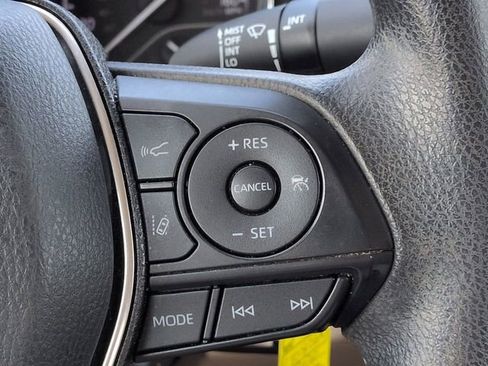 Used 2020 Toyota Camry LE FWD image 22