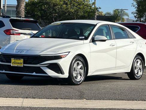 Certified 2026 Hyundai Elantra SE FWD image 8