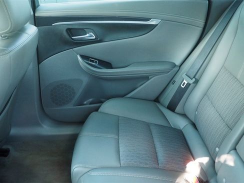 Used 2017 Chevrolet Impala LT image 17