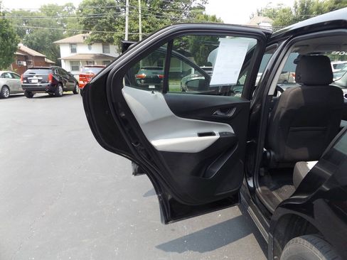 Used 2019 Chevrolet Equinox LS FWD image 19