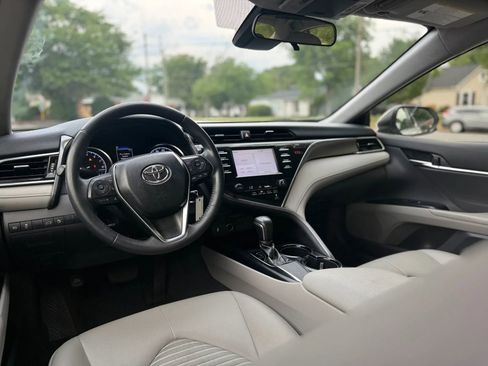Used 2018 Toyota Camry SE FWD image 10