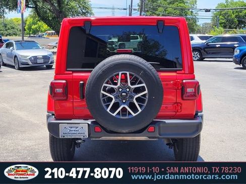 Used 2025 Jeep Wrangler Unlimited Sahara AWD/4WD image 4