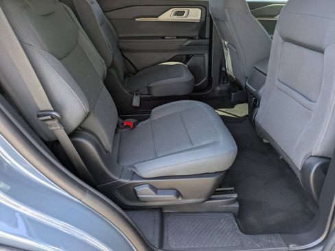 Used 2025 Ford Explorer Active AWD/4WD image 36