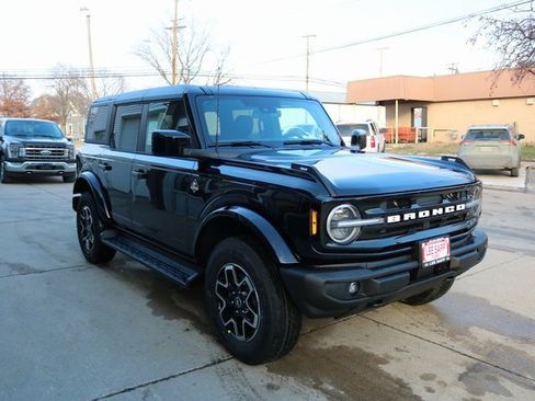 New 2025 Ford Bronco Outer Banks image 8