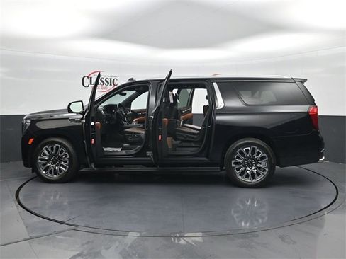 Used 2023 GMC Yukon XL Denali Ultimate image 31