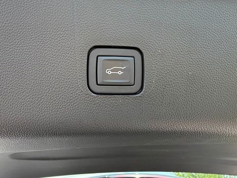 Used 2023 Chevrolet Traverse LT w/ Rear Camera Mirror Package AWD/4WD image 29