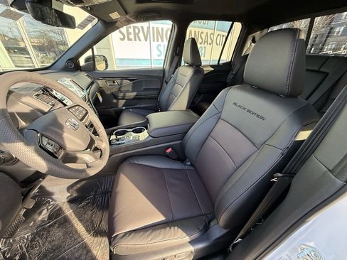 New 2026 Honda Ridgeline Black Edition image 8