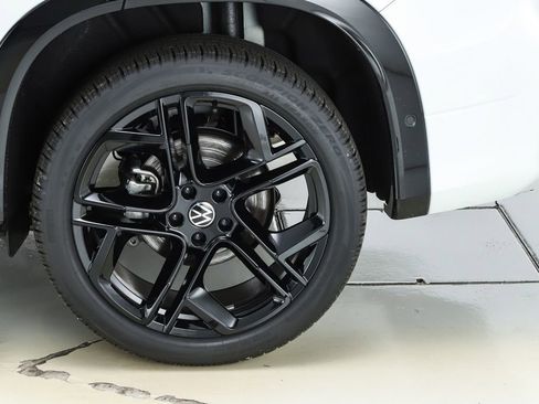 New 2026 Volkswagen Tiguan SE R-Line image 46