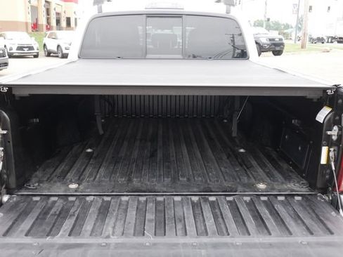 Used 2020 Toyota Tacoma SR AWD/4WD image 9