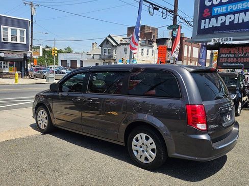 Used 2017 Dodge Grand Caravan SE FWD image 8