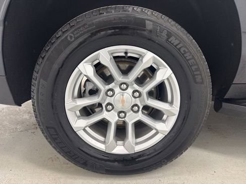 Used 2025 Chevrolet Suburban LT image 36