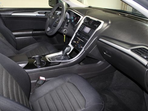 Used 2014 Ford Fusion SE FWD image 24