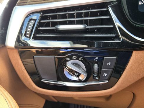 Used 2023 BMW 530i xDrive w/ Premium Package image 28