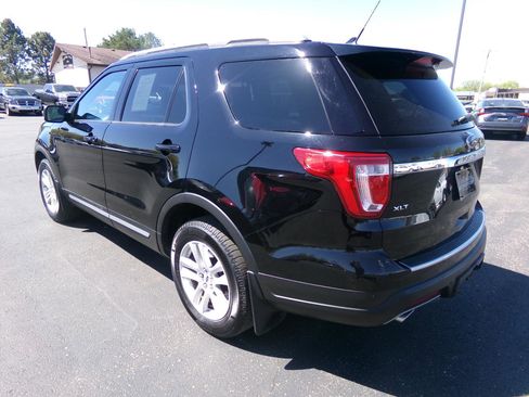 Used 2018 Ford Explorer XLT w/ Equipment Group 202A AWD/4WD image 8