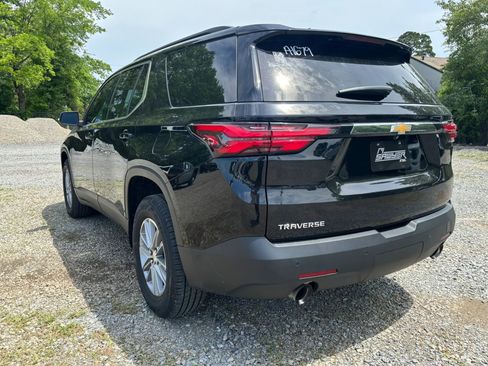 Used 2022 Chevrolet Traverse LT FWD image 12