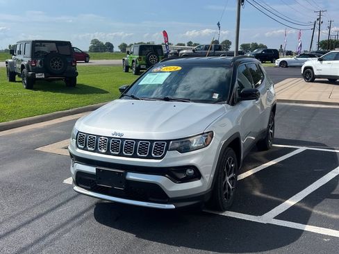Used 2024 Jeep Compass Limited AWD/4WD image 4