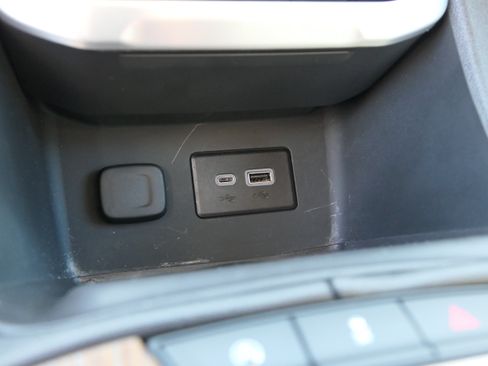Used 2023 GMC Acadia SLE w/ Driver Convenience Package FWD image 22