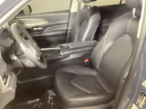 Used 2024 Toyota Grand Highlander AWD image 9