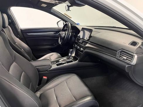 Used 2018 Honda Accord Sport image 11