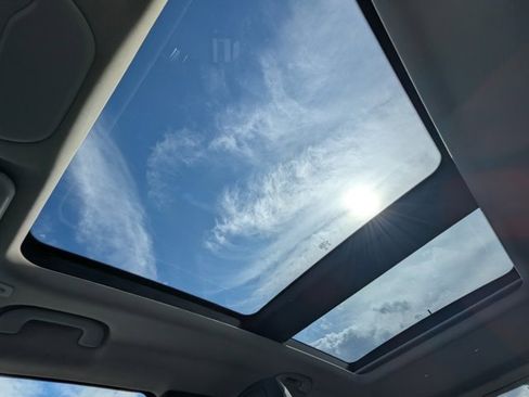 Used 2021 Jeep Renegade Limited w/ Sun & Sound Group image 28