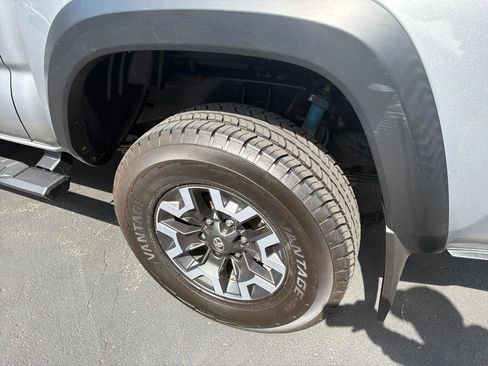 Used 2020 Toyota Tacoma TRD Off-Road w/ Technology Package AWD/4WD image 8