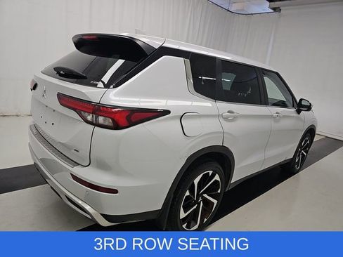 Used 2023 Mitsubishi Outlander SE image 3