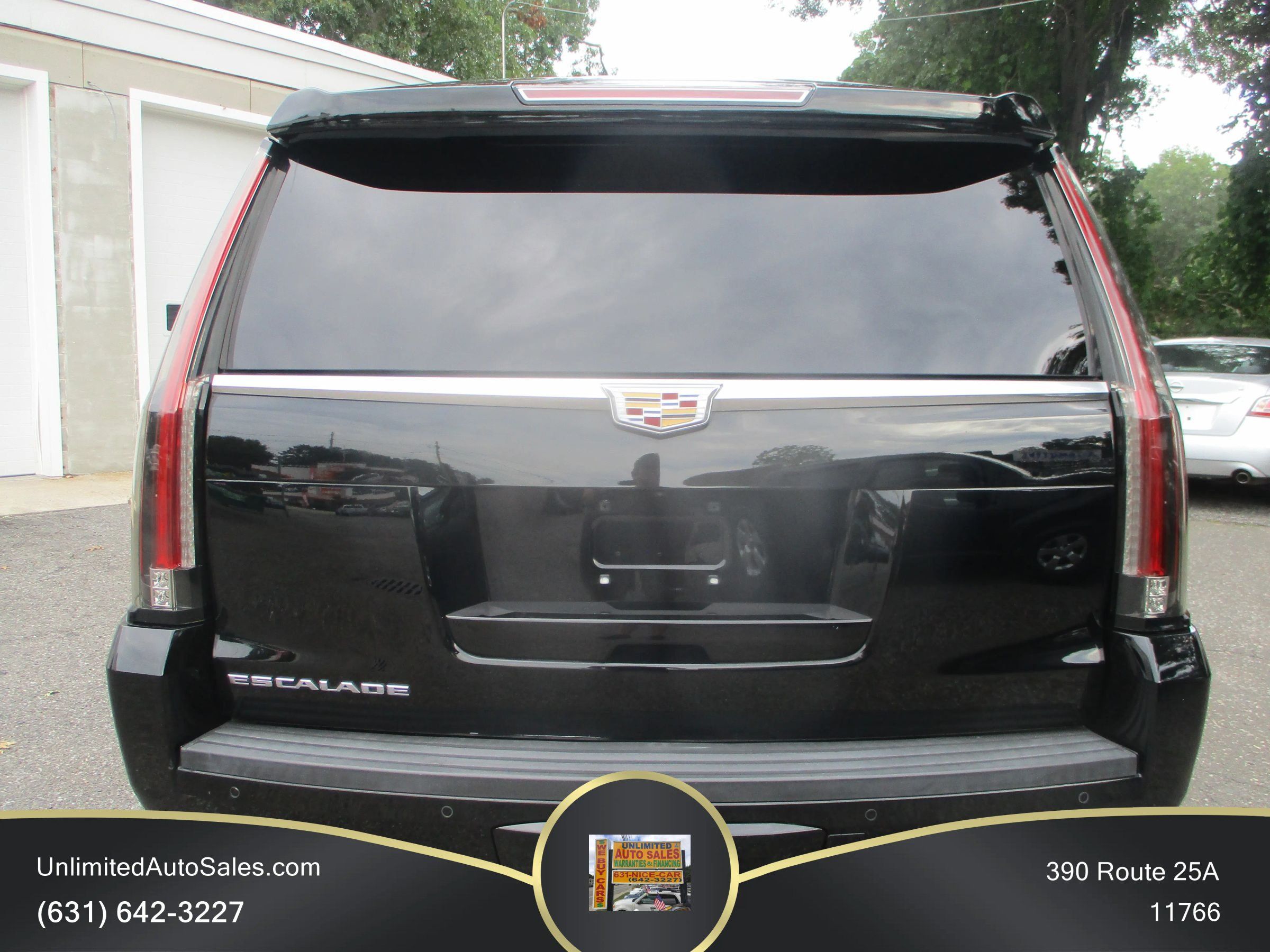 Used 2016 Cadillac Escalade ESV Luxury AWD/4WD image 2