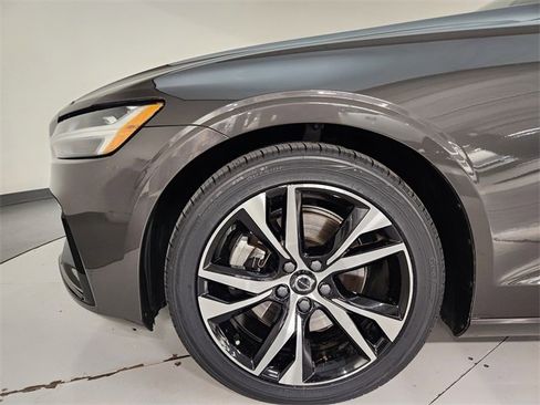Used 2024 Volvo S60 B5 Core image 11