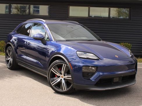 New 2025 Porsche Macan 4S Electric image 10