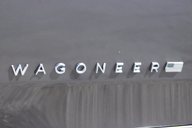 Used 2024 Jeep Wagoneer L Series II w/ Flexible Seating Group AWD/4WD image 8