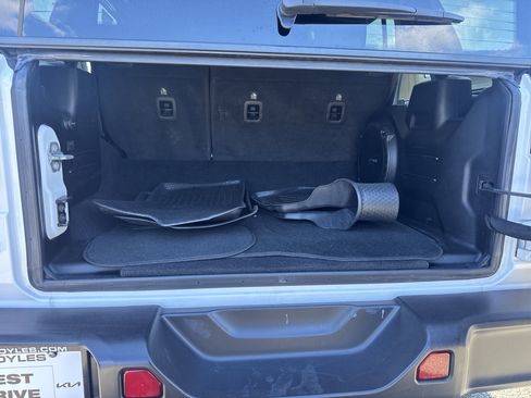 Used 2023 Jeep Wrangler Unlimited image 18