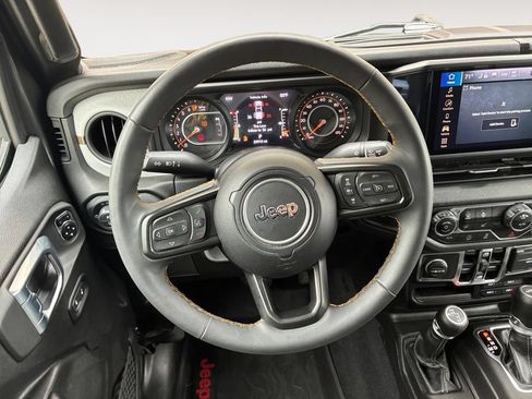 Used 2024 Jeep Gladiator Sport AWD/4WD image 12