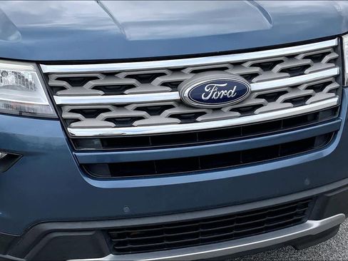 Used 2018 Ford Explorer XLT w/ Equipment Group 202A FWD image 29