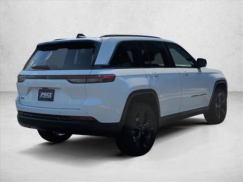Used 2024 Jeep Grand Cherokee Altitude AWD/4WD image 5